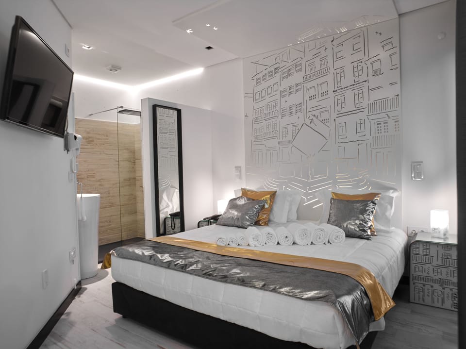 Deluxe Double Room | 1 bedroom, Egyptian cotton sheets, premium bedding, free minibar