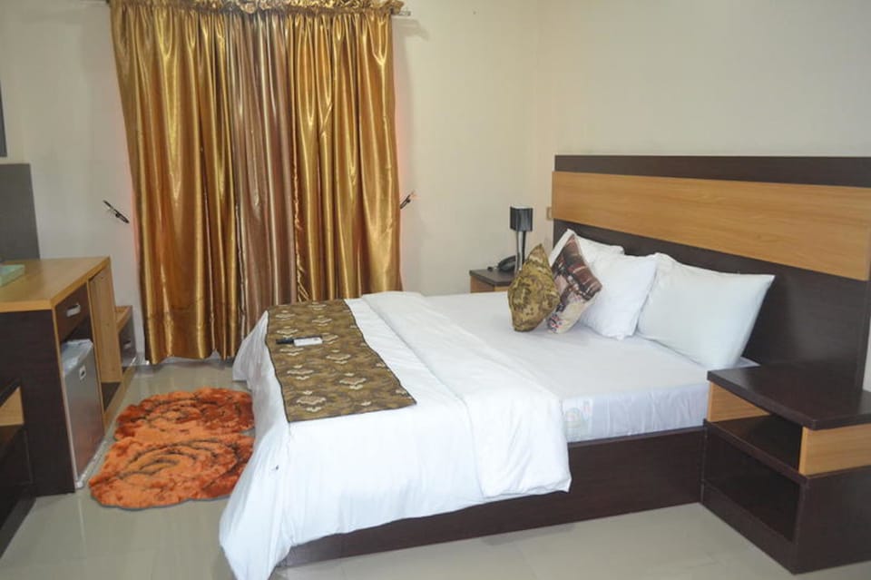 Executive Suite | Individually decorated, desk, laptop workspace, blackout drapes