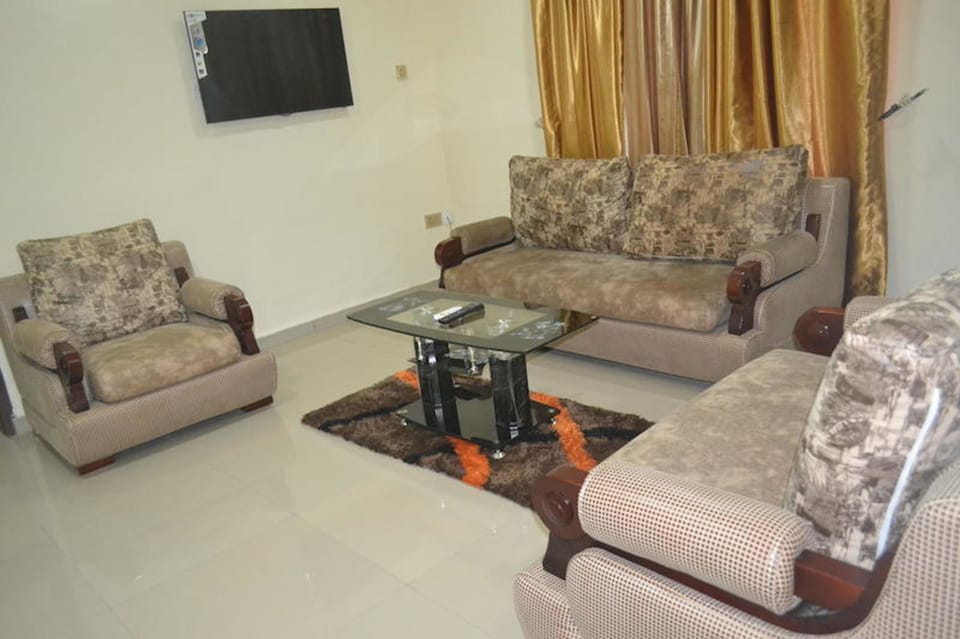 Superior Suite | Individually decorated, desk, laptop workspace, blackout drapes