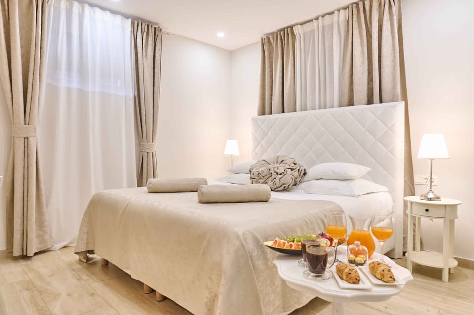 Double room 106 | Desk, laptop workspace, iron/ironing board, free WiFi