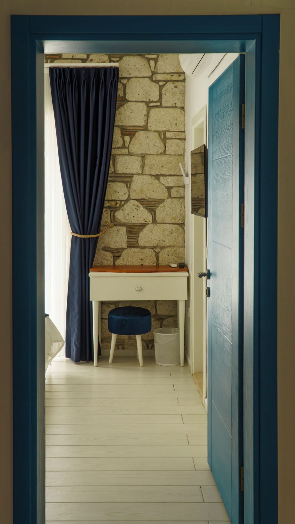 Signature Double Room | Living area | LCD TV