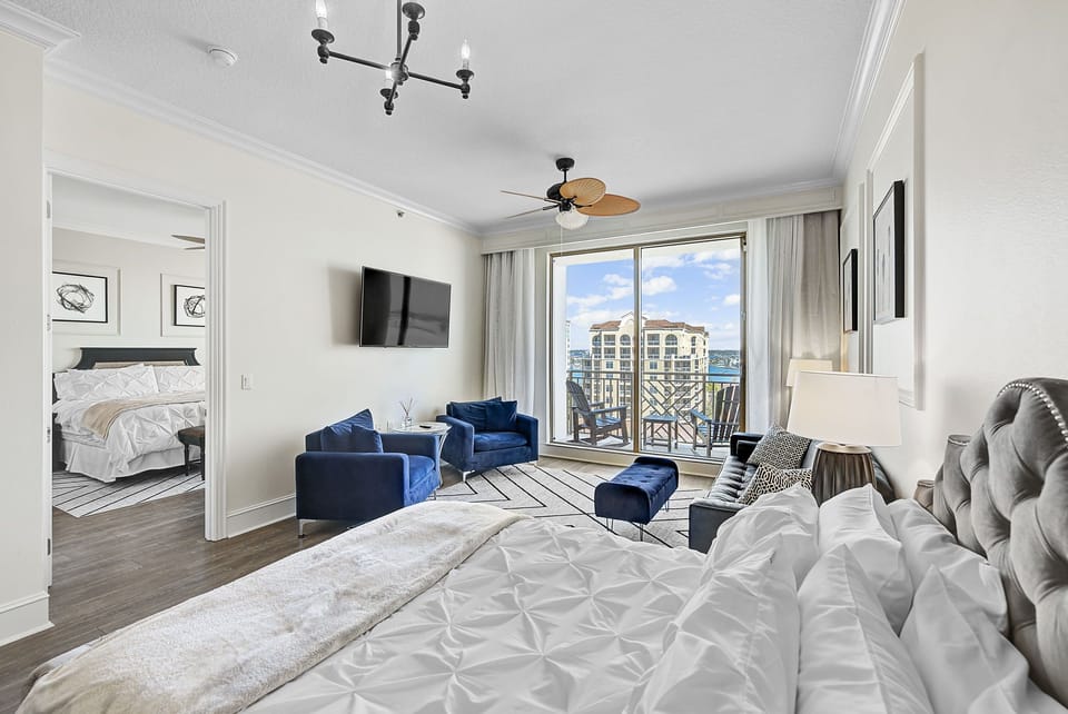 Spacious Penthouse Suite in the Sandpearl Resort. Top Floor of Resort