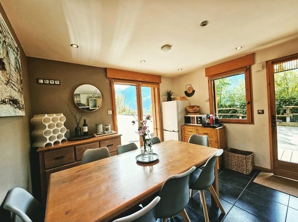 Kitchen diner with views