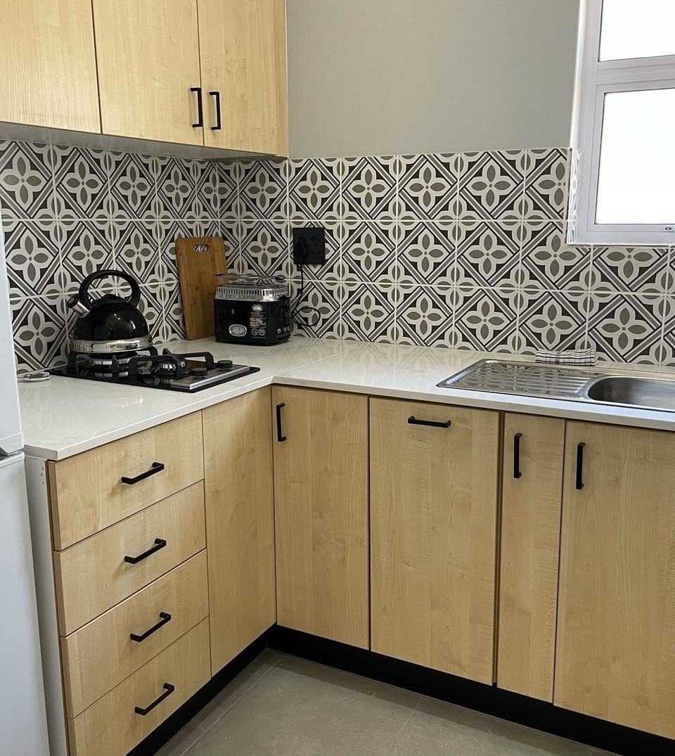 Family Room | Private kitchen | Mini-fridge, microwave, coffee/tea maker, electric kettle