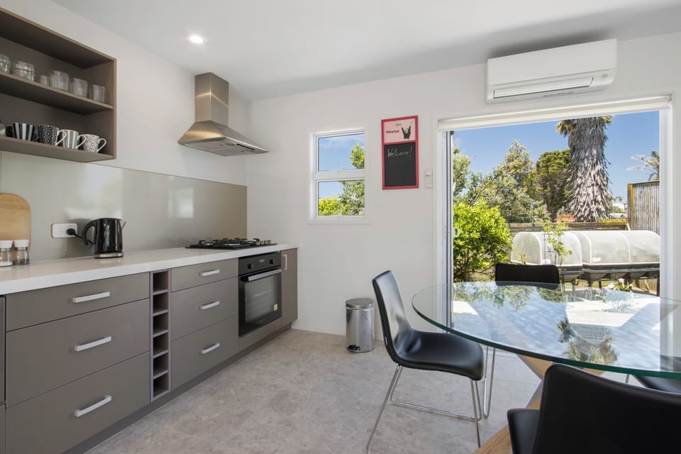 Full kitchen