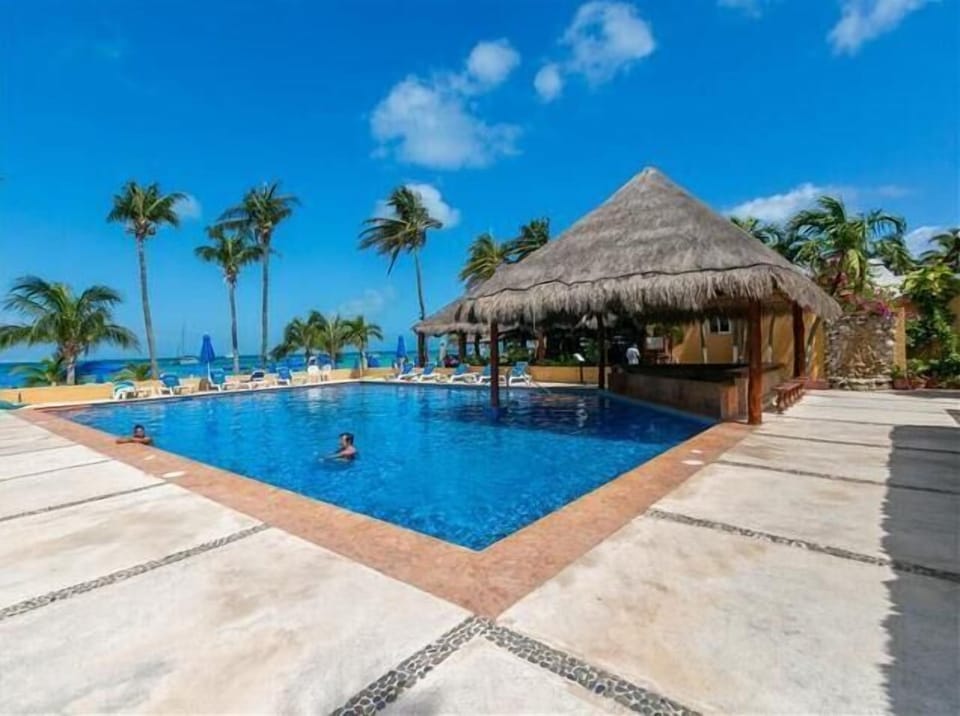 Beachfront pool at Nautibeach – great for a family friendly vacation.