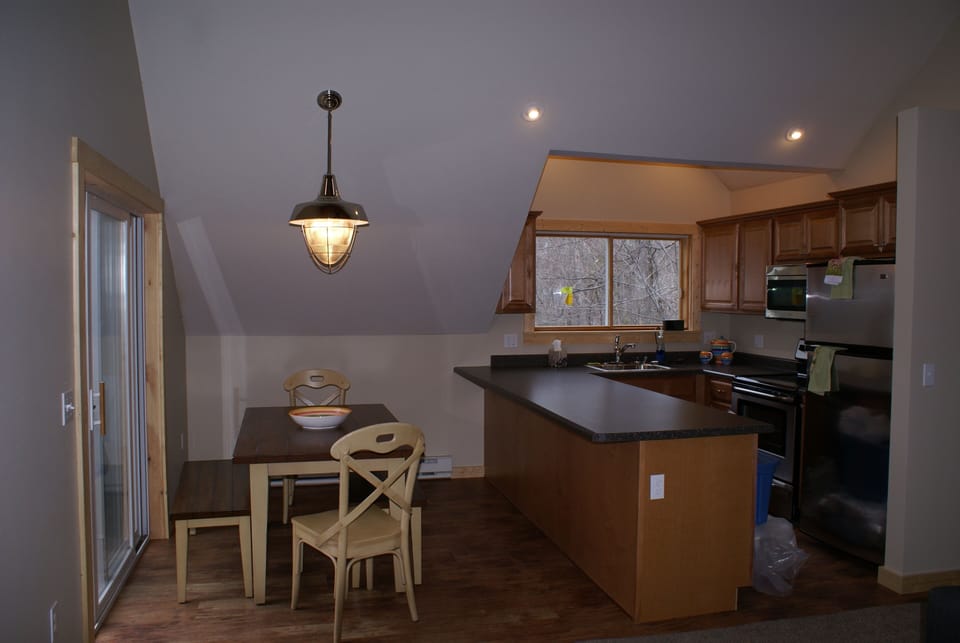 Dining area, also perfect as work station