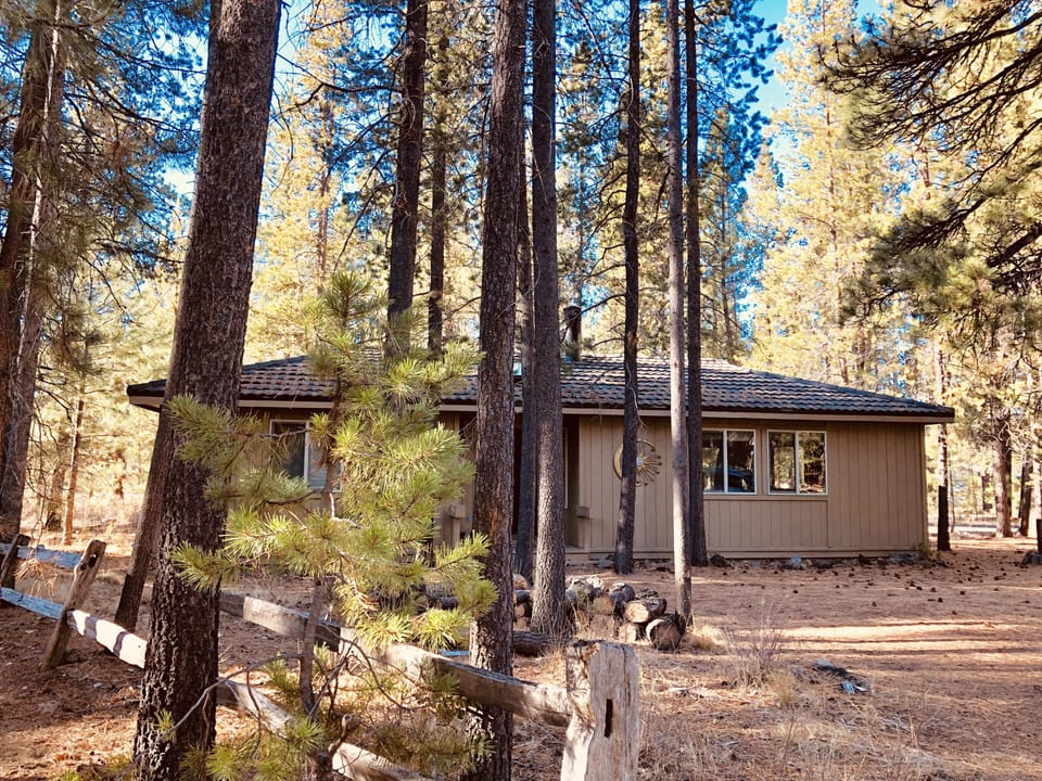 7 Otter is conveniently located near SHARC and Sunriver Village.