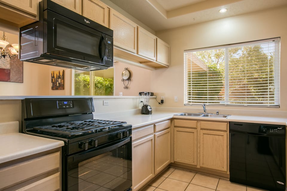 Chefs kitchen with all cooking supplies and basic spices. Free Gourmet Coffee!