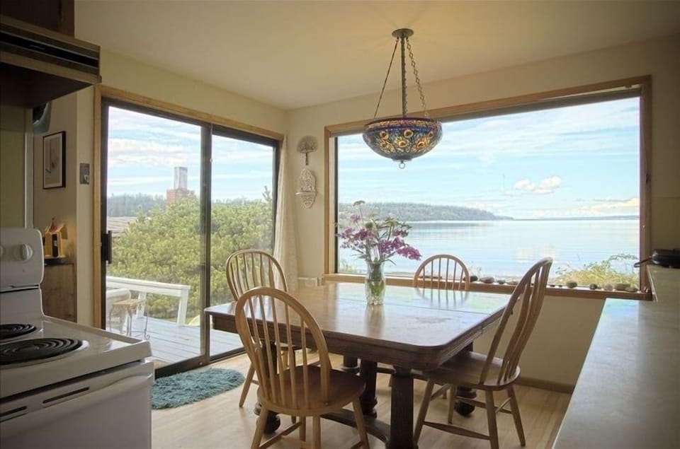 Dining Room for Family Dinners Around the Oak Table
