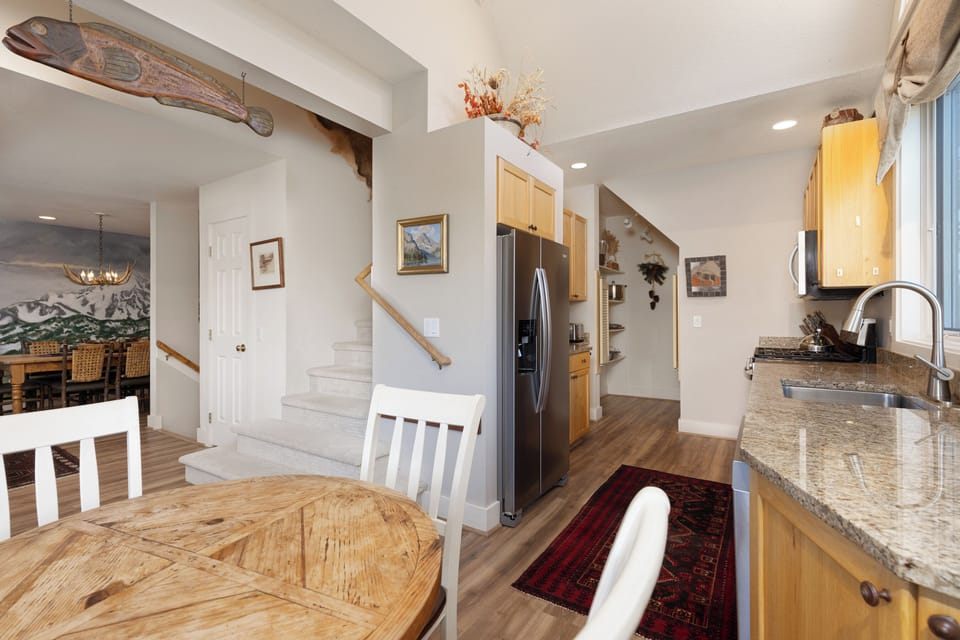 Full kitchen