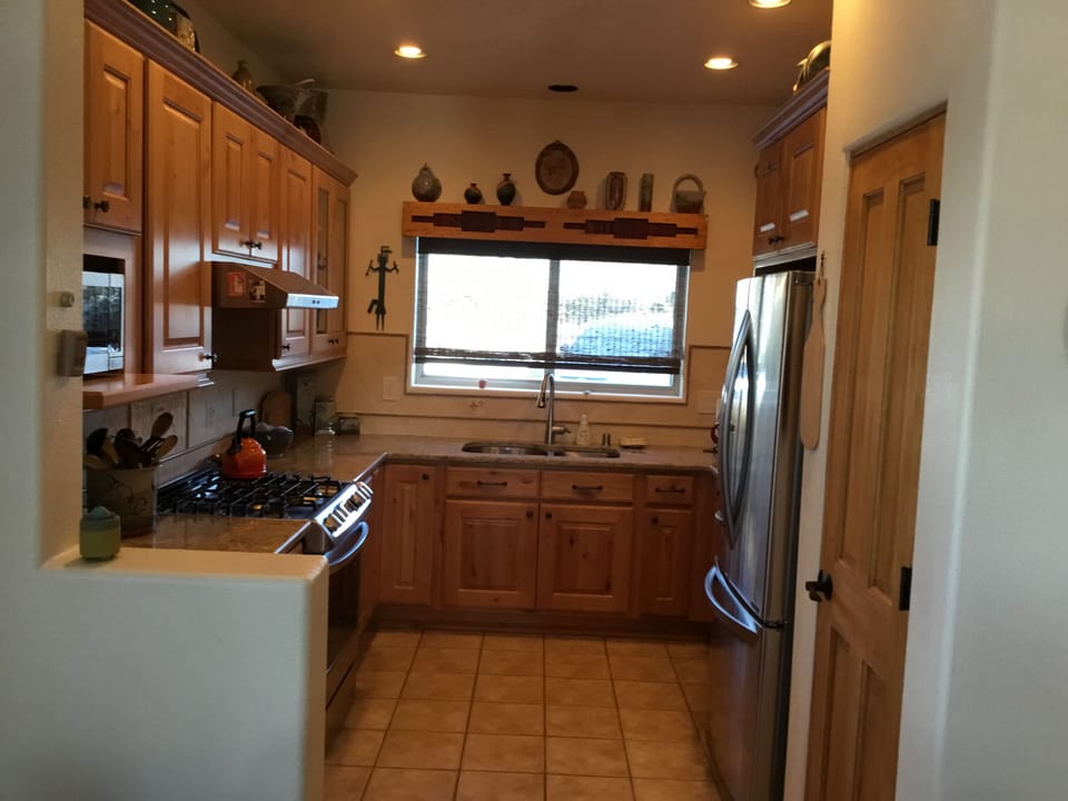 Newly remodeled, fully stocked kitchen