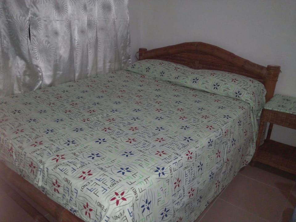 WiFi (free), bed sheets