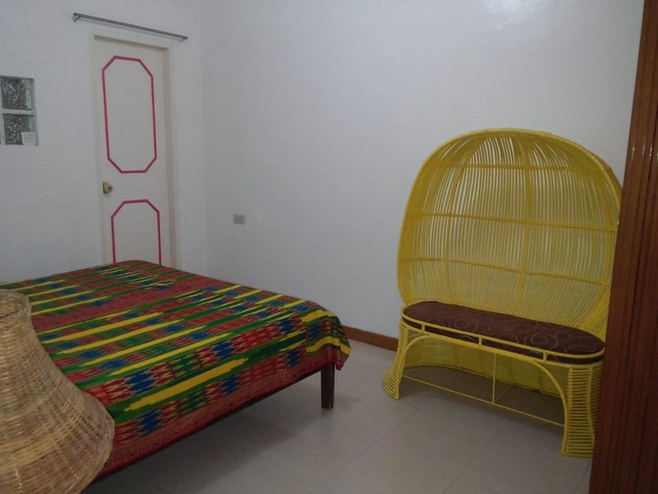 WiFi (free), bed sheets