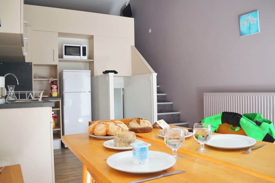 Fridge, microwave, coffee/tea maker, electric kettle