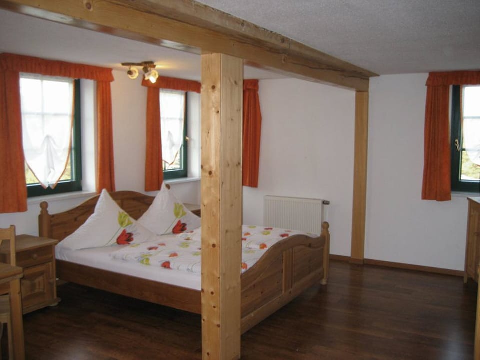 Triple Room | Blackout drapes, free WiFi