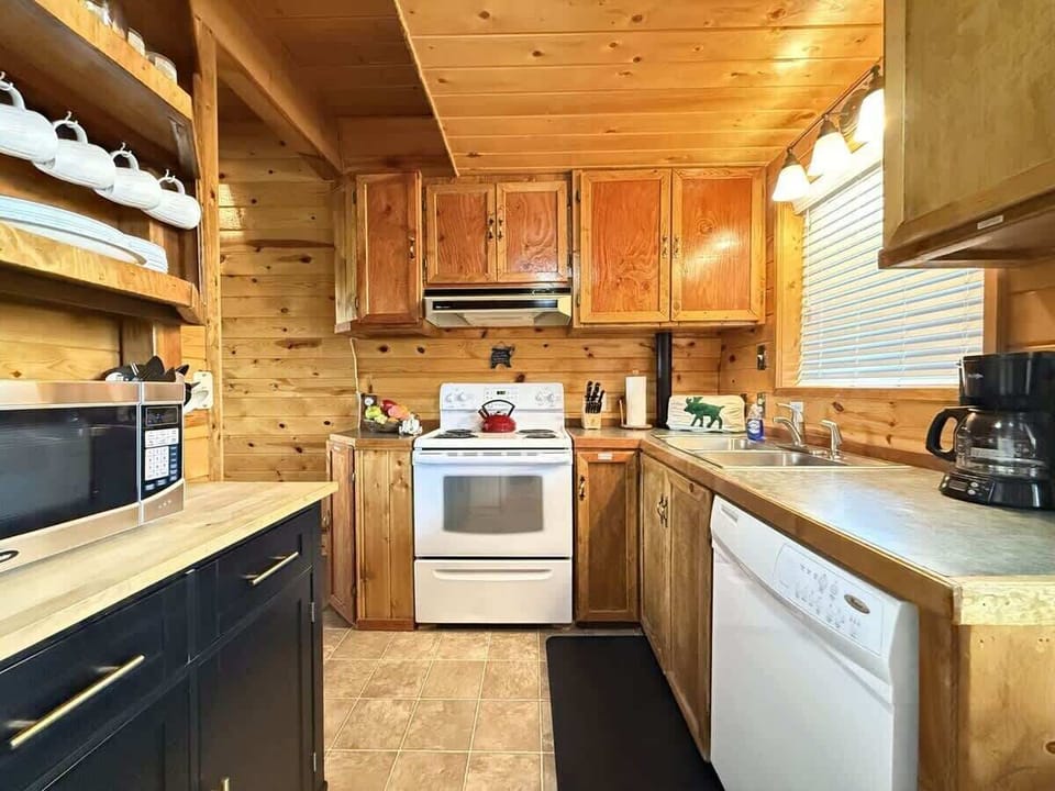 Fully equipped kitchen just bring food.