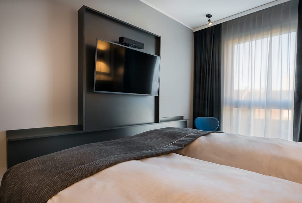 In-room safe, blackout drapes, soundproofing, cribs (free)