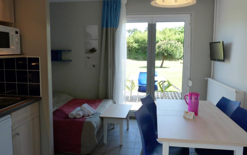 Bed sheets, wheelchair access