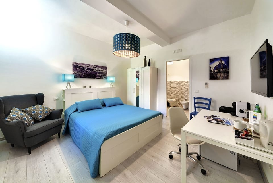 Double Room | Individually decorated, individually furnished, desk, iron/ironing board