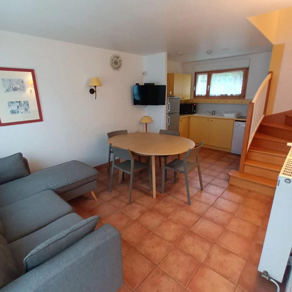 Cottage, 3 Bedrooms (7 Pers) | Living area | Flat-screen TV