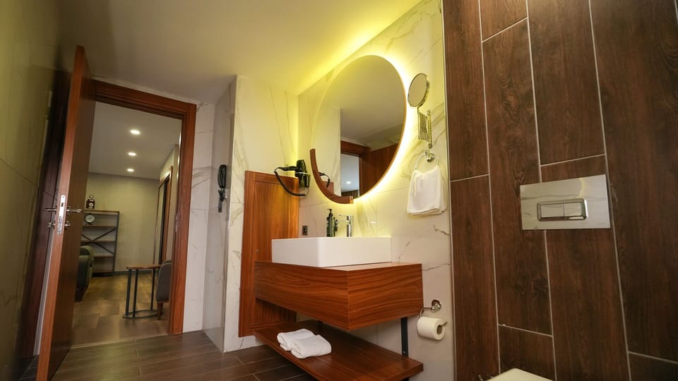 Rainfall showerhead, free toiletries, hair dryer, bathrobes