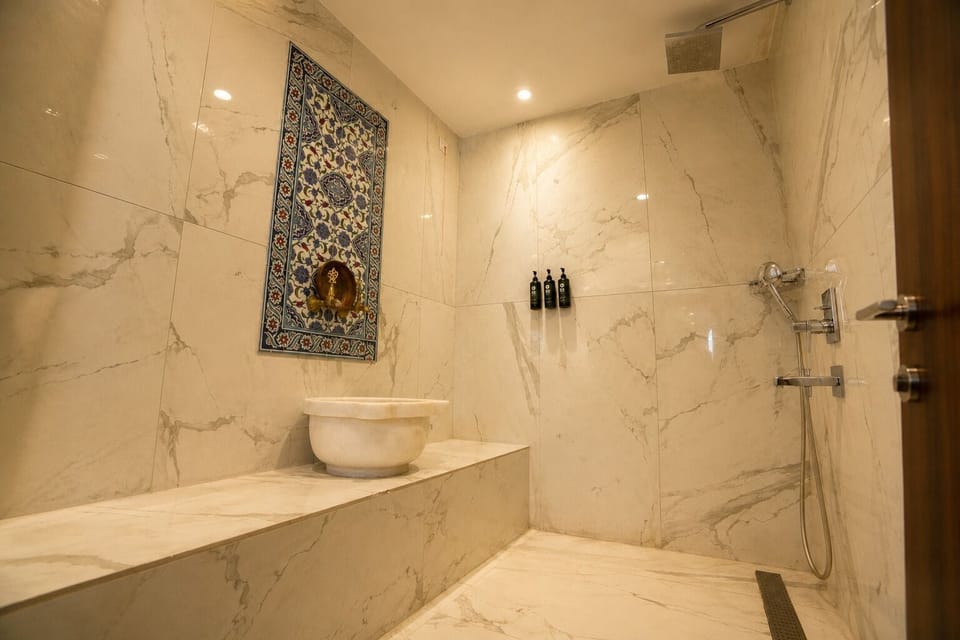 Family Suite | Bathroom | Rainfall showerhead, free toiletries, hair dryer, bathrobes