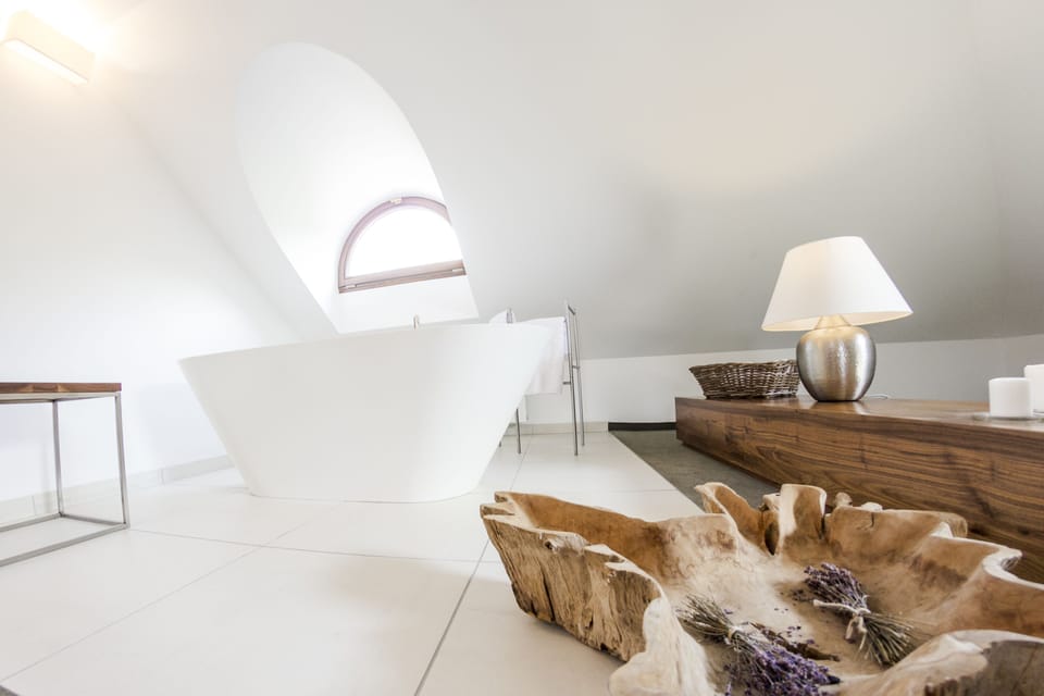 Studio Suite (Palace, 4 people) | Deep soaking bathtub