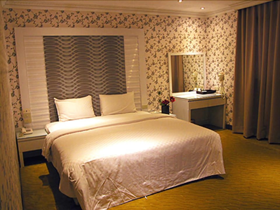 Standard Double Room | Desk, blackout drapes, free WiFi, bed sheets