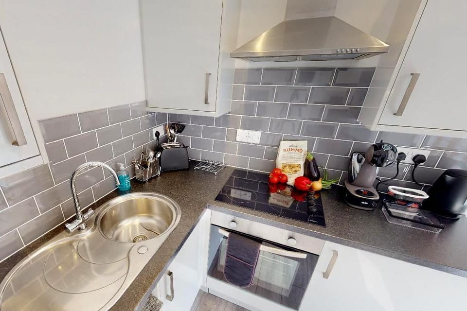 Cottage | Private kitchen | Fridge, microwave, oven, stovetop