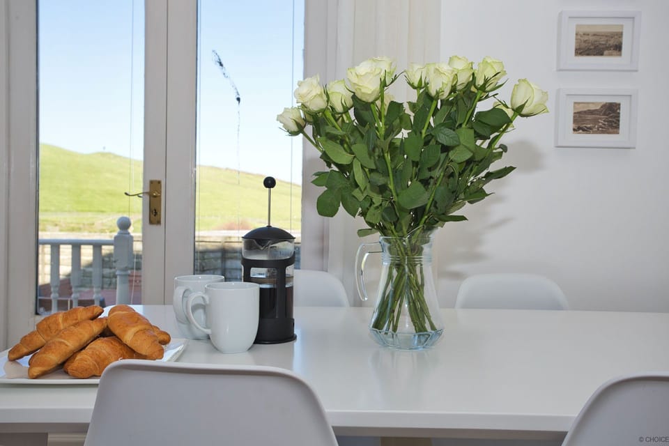 Cottage | Dining