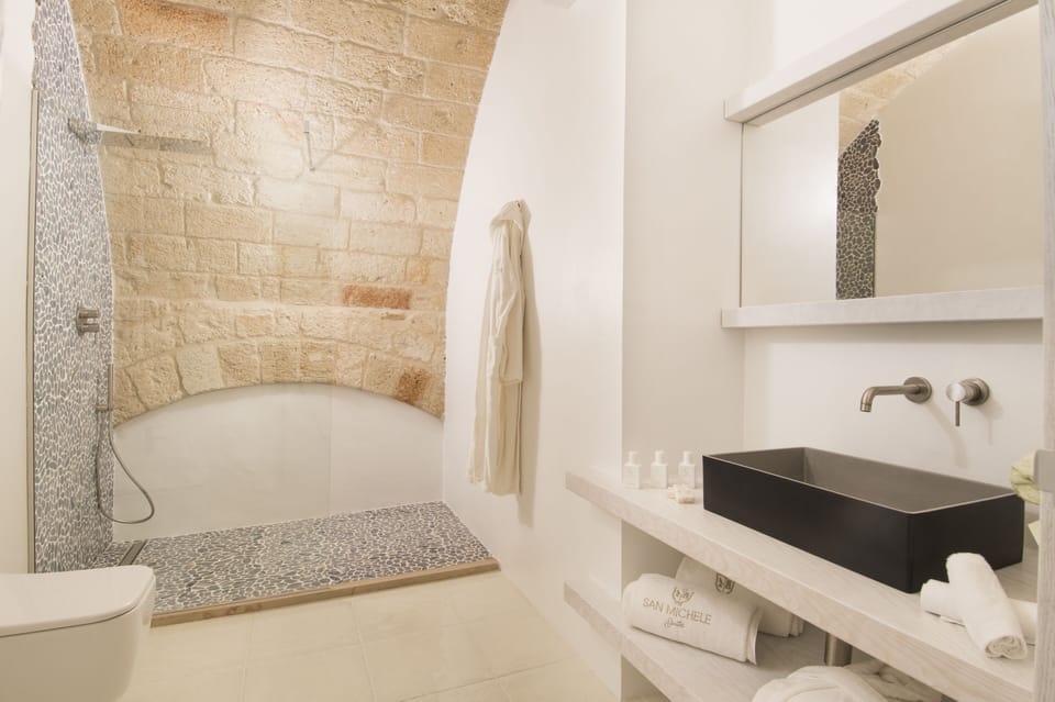 Panoramic Suite, Terrace, Sea View (Family) | Bathroom | Shower, rainfall showerhead, designer toiletries, hair dryer