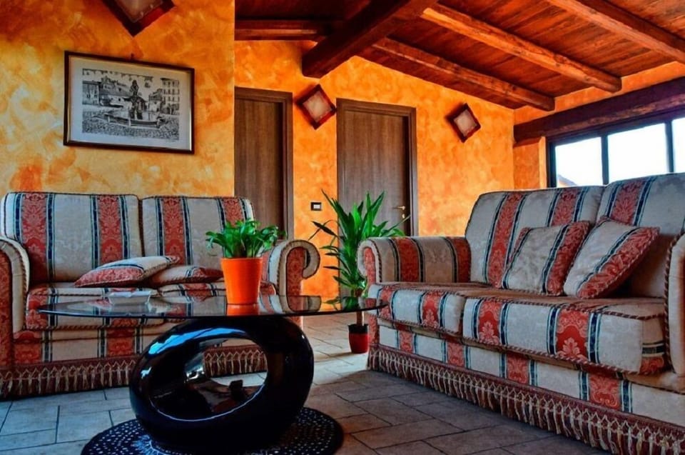 Comfort Apartment, 2 Bedrooms, Mountain View | Living area | Flat-screen TV