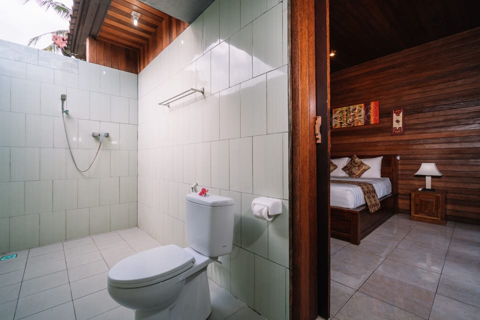 Superior Double Room | Bathroom shower
