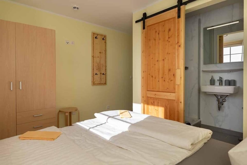 Basic Double Room, Private Bathroom, Mountain View | Room amenity