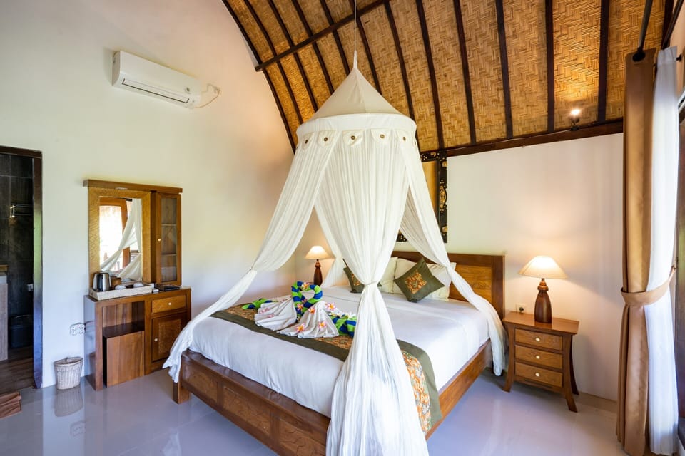 Deluxe Bungalow, 1 Bedroom, Pool View | Desk, soundproofing, rollaway beds, free WiFi