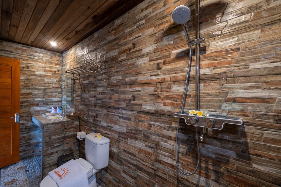 Deluxe Bungalow, 1 Bedroom, Pool View | Bathroom shower