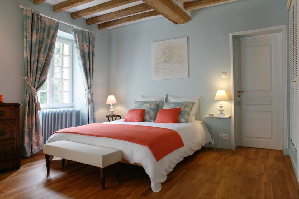 Deluxe Suite, Private Bathroom | 1 bedroom