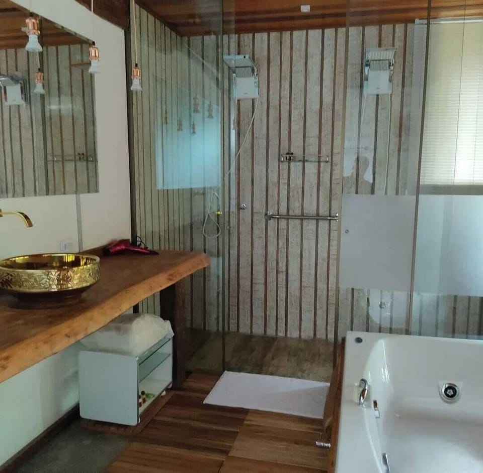 Premium Studio Suite, 1 Queen Bed | Blackout drapes, soundproofing, free WiFi, bed sheets
