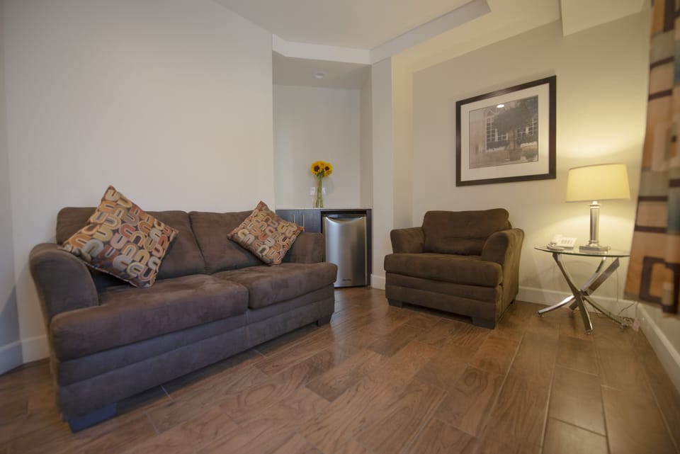 Premium Studio Suite | In-room safe, blackout drapes, iron/ironing board, WiFi (free)