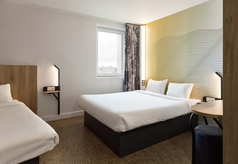 Triple Room, Non Smoking | Premium bedding, desk, blackout drapes, soundproofing