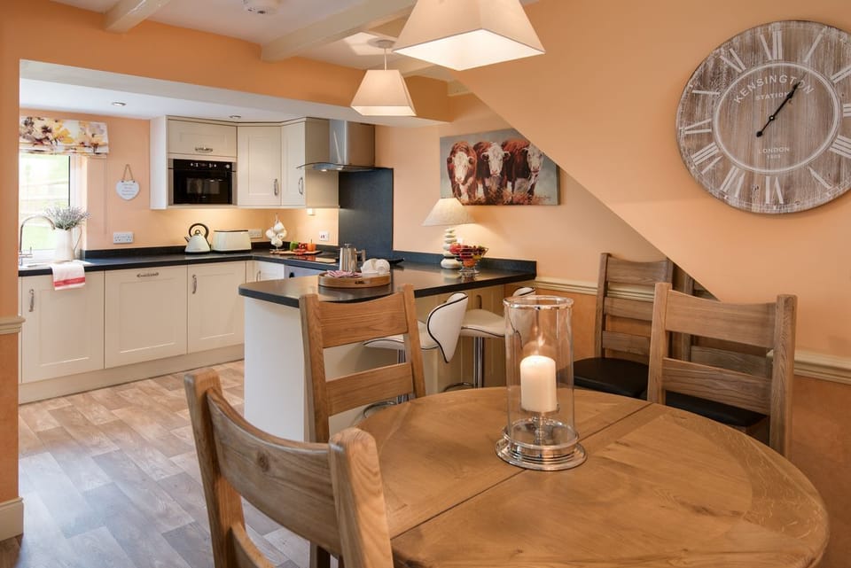 Dryburgh Stirling Two - kitchen and dining table with seating for four guests