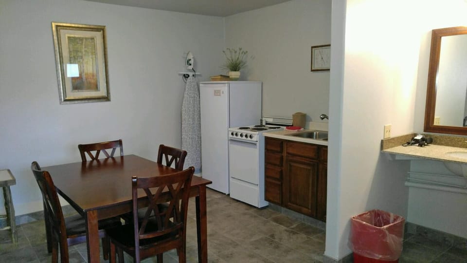 Full-size fridge, microwave, coffee/tea maker