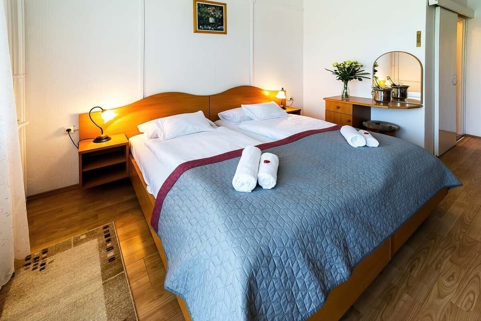 Standard Room | Minibar, in-room safe, free WiFi, bed sheets