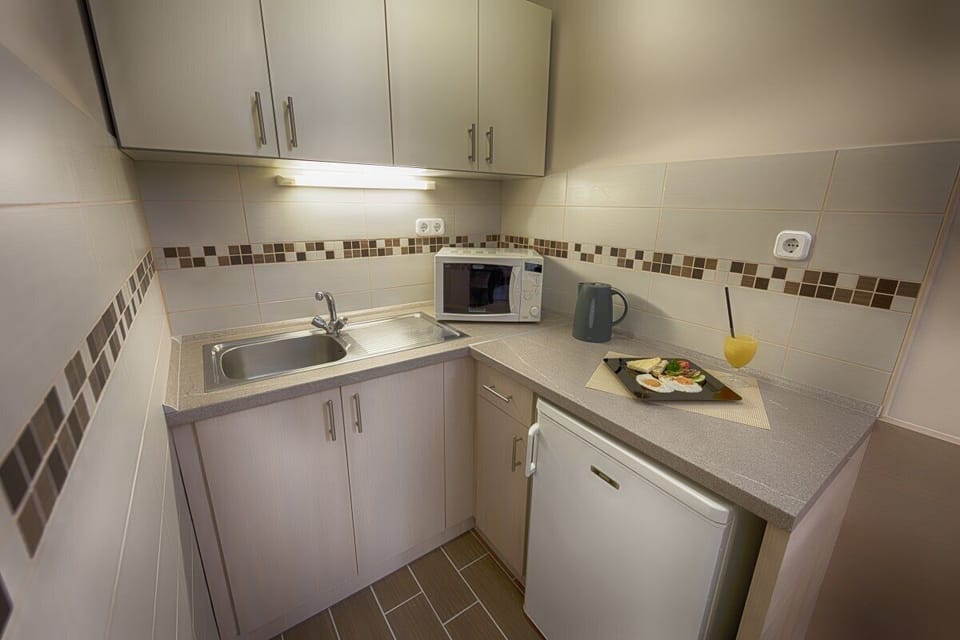 Superior Apartment, 2 Bedrooms, Non Smoking, Balcony | Minibar, in-room safe, free WiFi, bed sheets