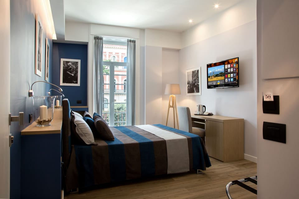 Deluxe Suite, 1 Queen Bed, City View | Frette Italian sheets, premium bedding, minibar, in-room safe