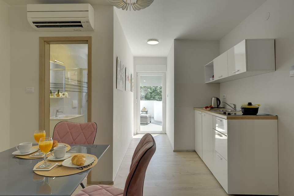 Studio, Terrace (7) | Soundproofing, iron/ironing board, free cribs/infant beds, free WiFi