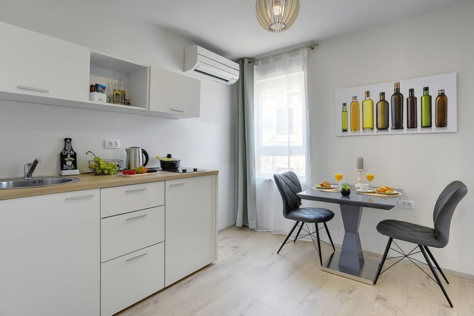 Studio (8) | Private kitchenette | Electric kettle
