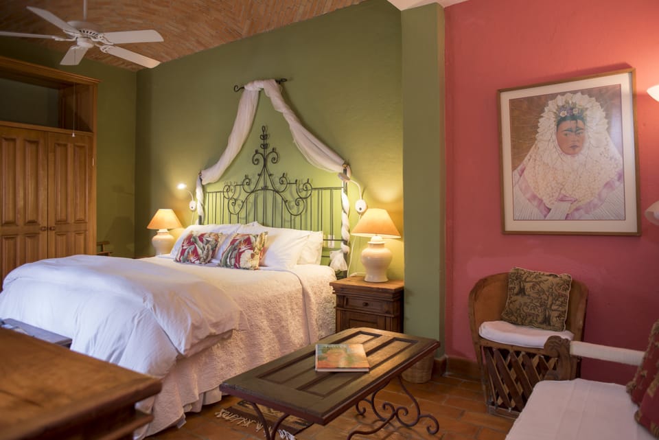 Traditional Suite, 1 King Bed, Non Smoking | 1 bedroom, in-room safe, desk, free WiFi