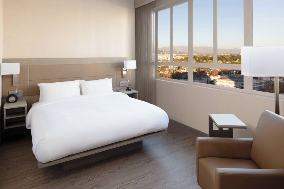 Premium bedding, in-room safe, desk, laptop workspace